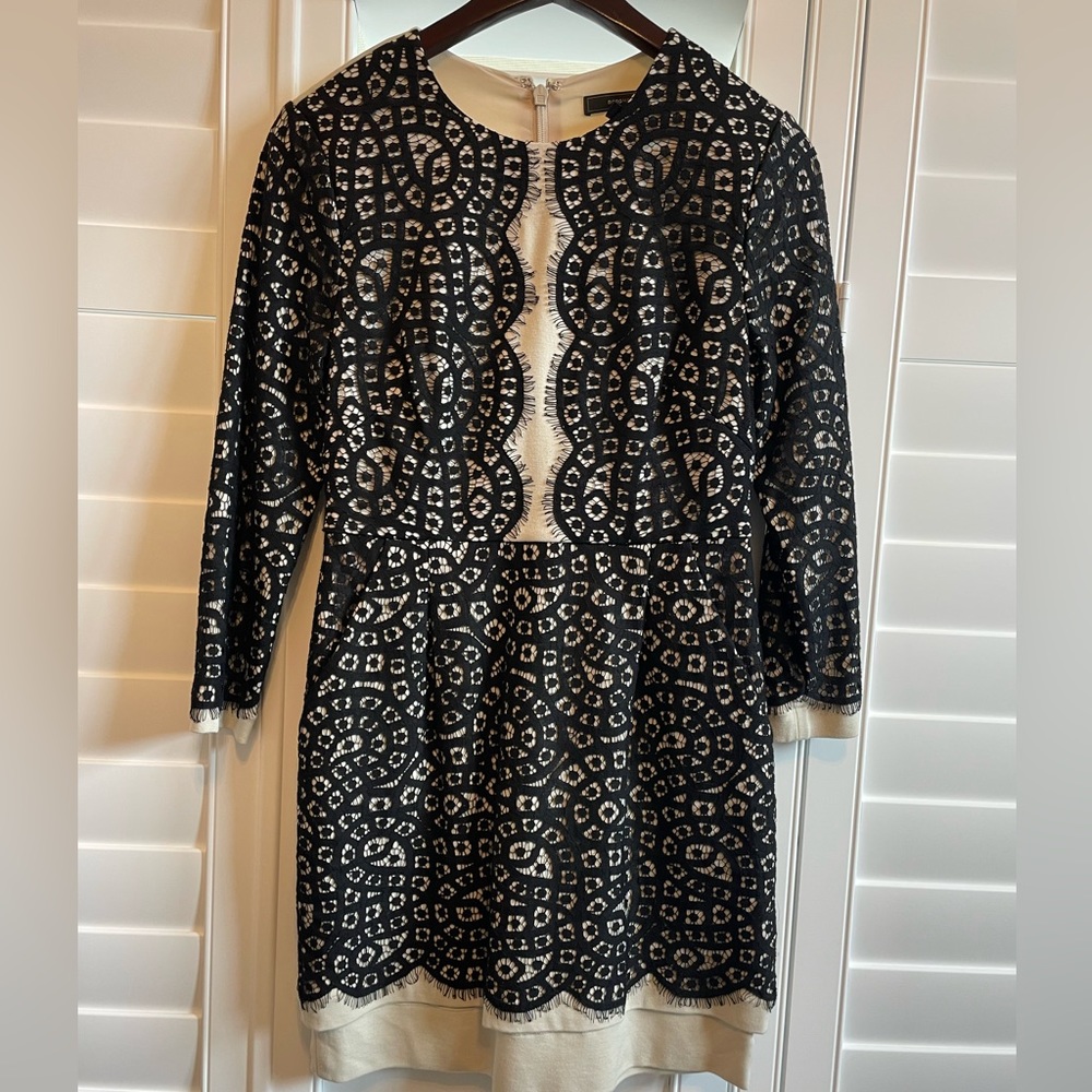 BCBGMAXAZRIA black lace/cream sheath dress size 4